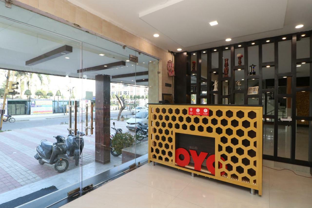 Oyo 29852 Hotel Golden View Abadpura Exteriör bild