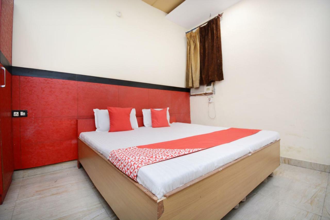 Oyo 29852 Hotel Golden View Abadpura Exteriör bild