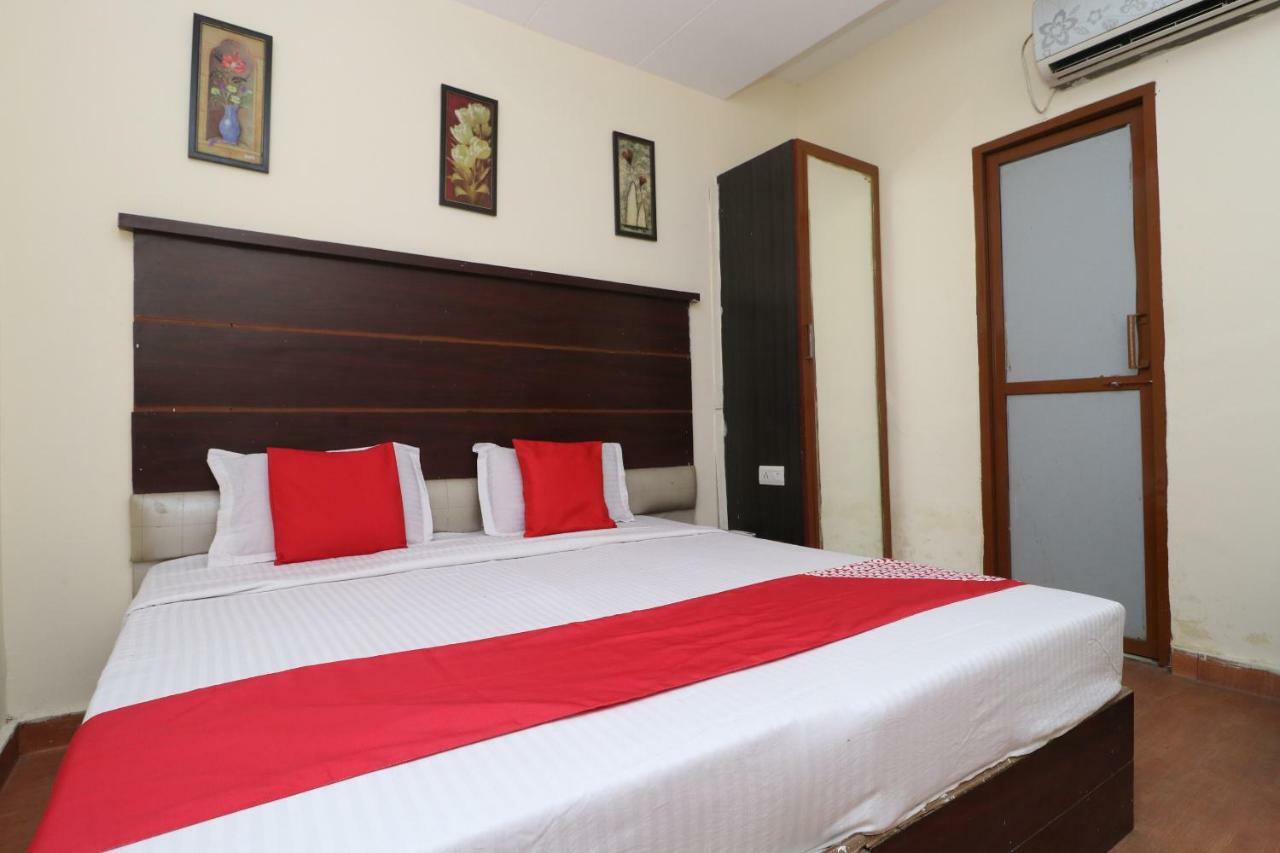Oyo 29852 Hotel Golden View Abadpura Exteriör bild